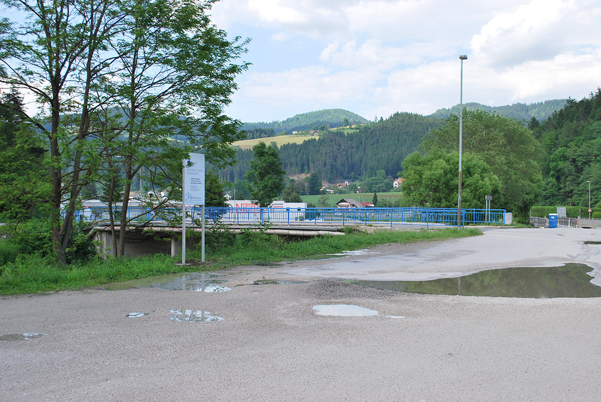 Spominska tabla na območju Pameče