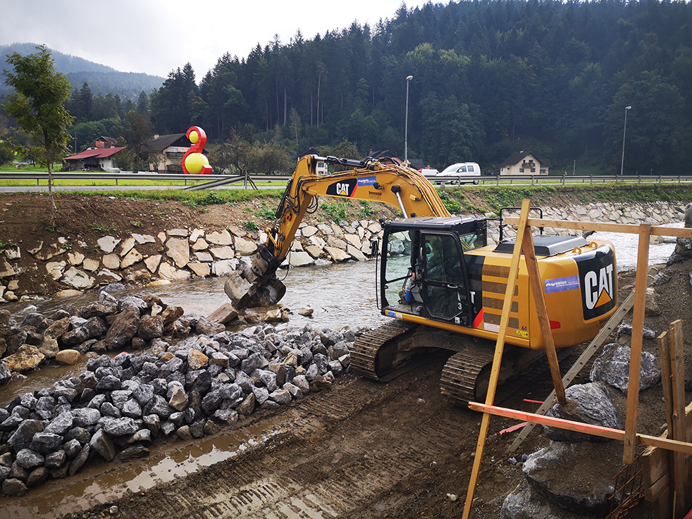 Pameče v času gradnje (Petra Kralj)