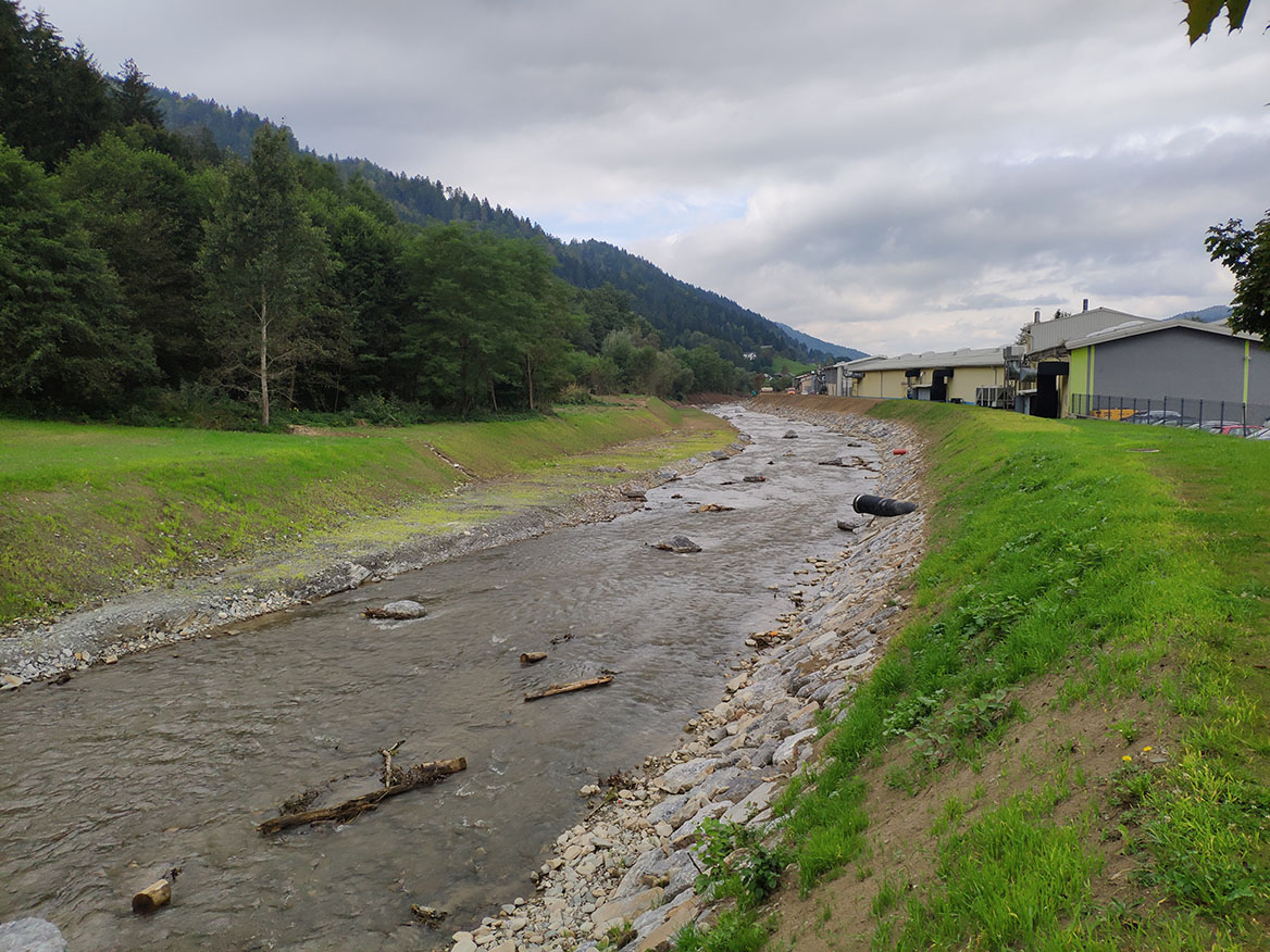 Slika 4: Pameče - izvedene ureditve ob industrijskih obratih