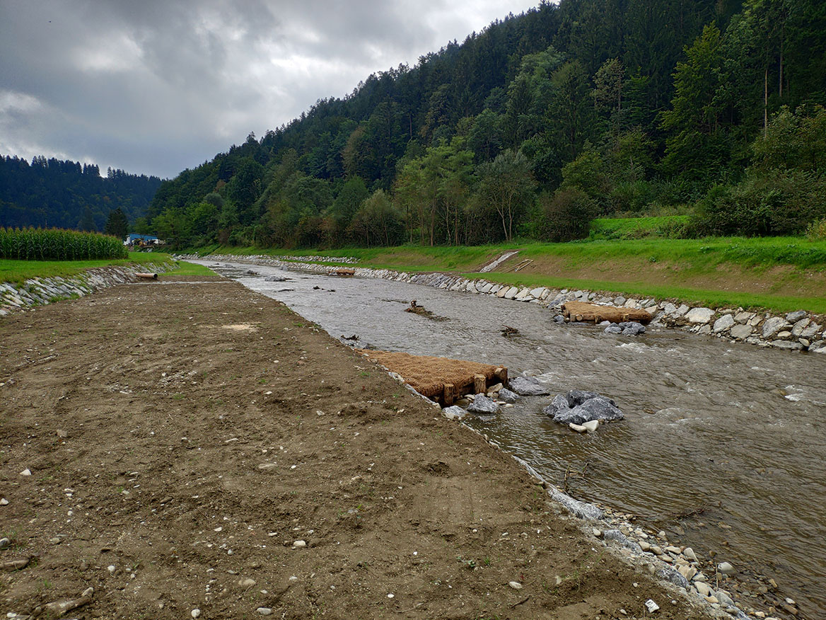 Slika 5: Pogled v smeri gorvodno