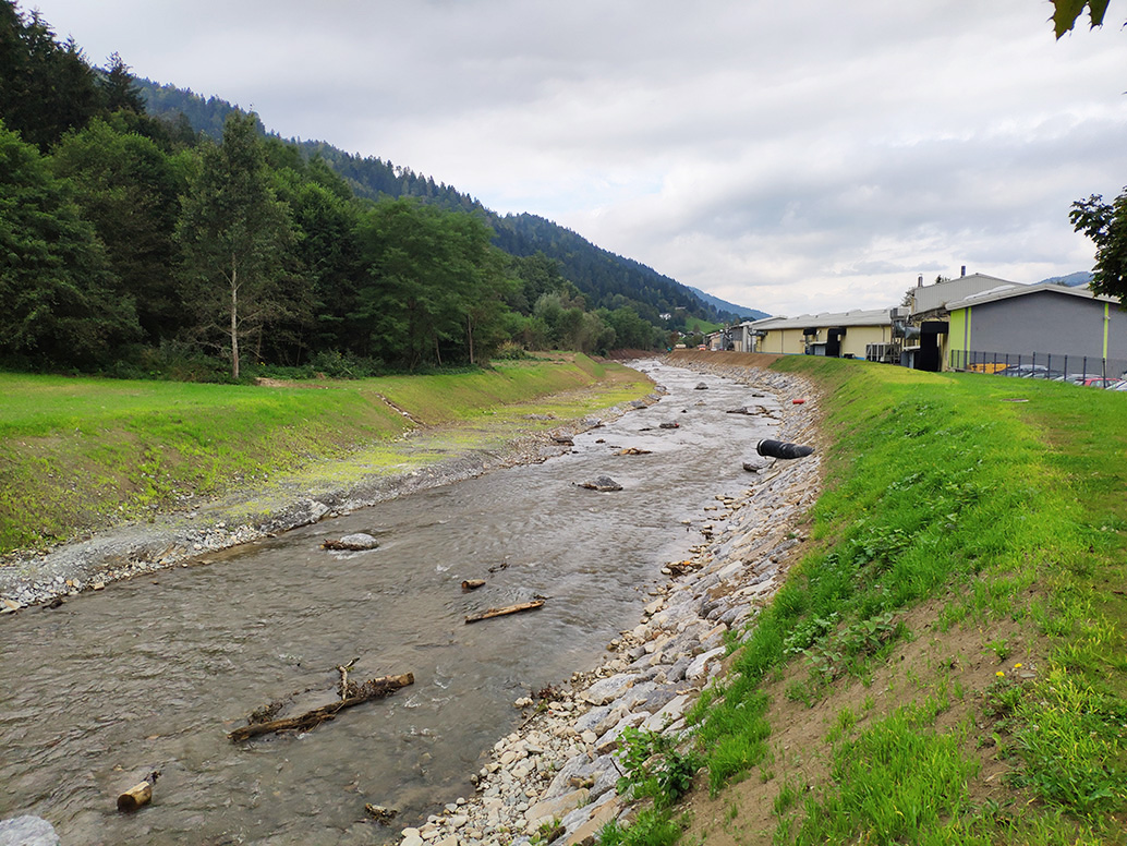 Pogled na izvedene ureditve na območju ob industrijskih obratih (Blanka Grajfoner)