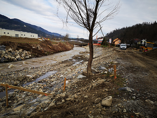 Gradnja protipoplavnih ureditev na Mislinji Gradnja protipoplavnih ureditev na Mislinji