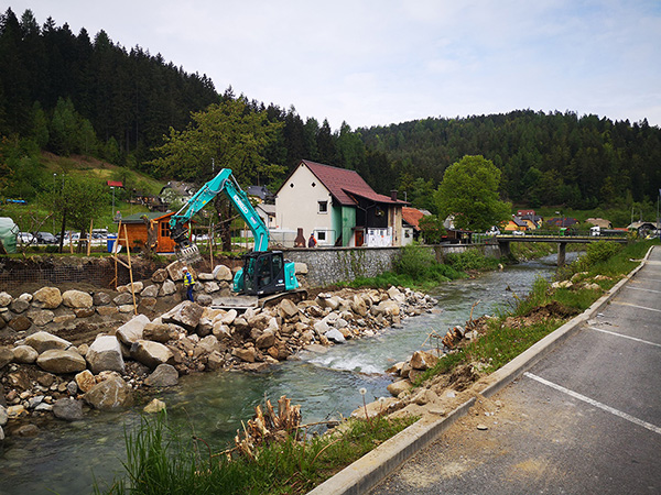 Gradnja protipoplavnih ureditev na Meži