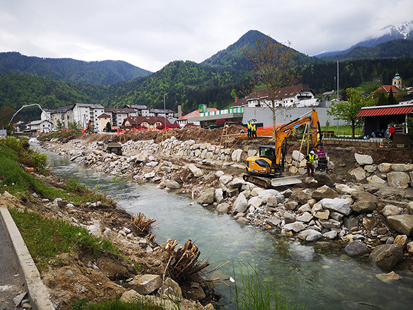 Gradnja protipoplavnih ureditev na Meži Gradnja protipoplavnih ureditev na Meži