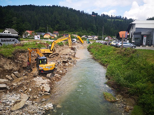 Gradnja protipoplavnih ureditev na Meži