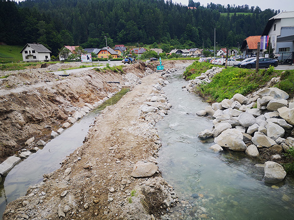 Gradnja protipoplavnih ureditev na Meži