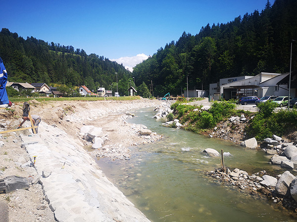 Gradnja protipoplavnih ureditev na Meži Gradnja protipoplavnih ureditev na Meži