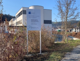 Slika 15: Spominska tabla na območju Prevalj II Slika 15: Spominska tabla na območju Prevalj II